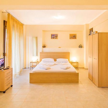 Marina'S Elegance Aparthotel Kriopigi Bagian luar foto