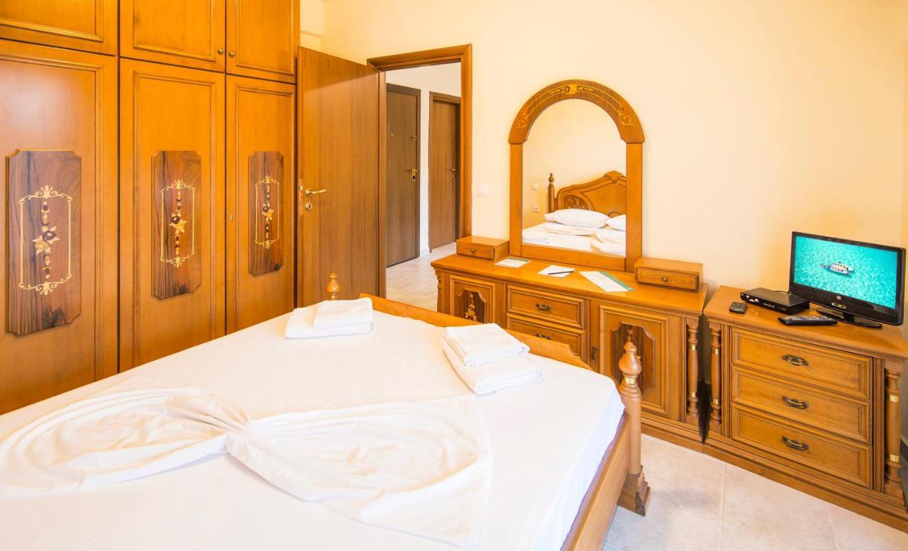 Marina'S Elegance Aparthotel Kriopigi Bagian luar foto