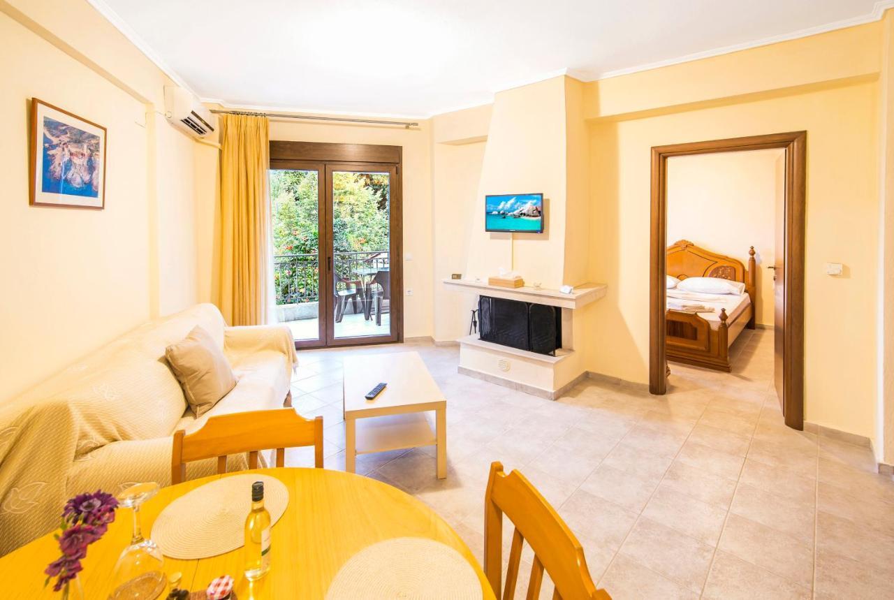 Marina'S Elegance Aparthotel Kriopigi Bagian luar foto