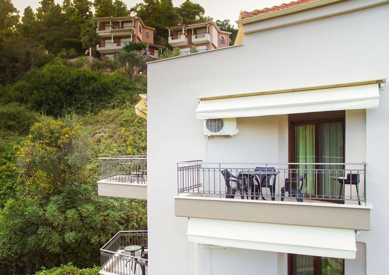 Marina'S Elegance Aparthotel Kriopigi Bagian luar foto