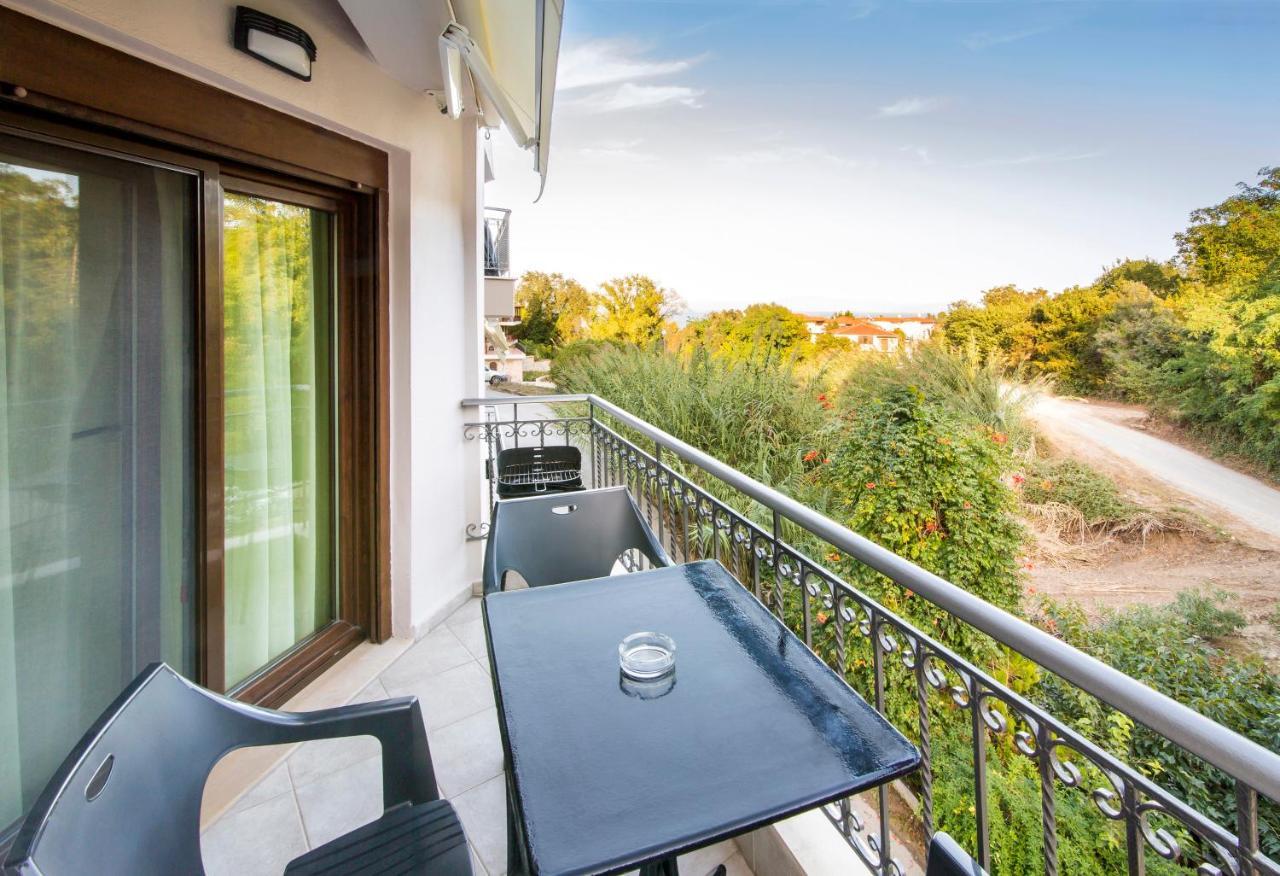 Marina'S Elegance Aparthotel Kriopigi Bagian luar foto