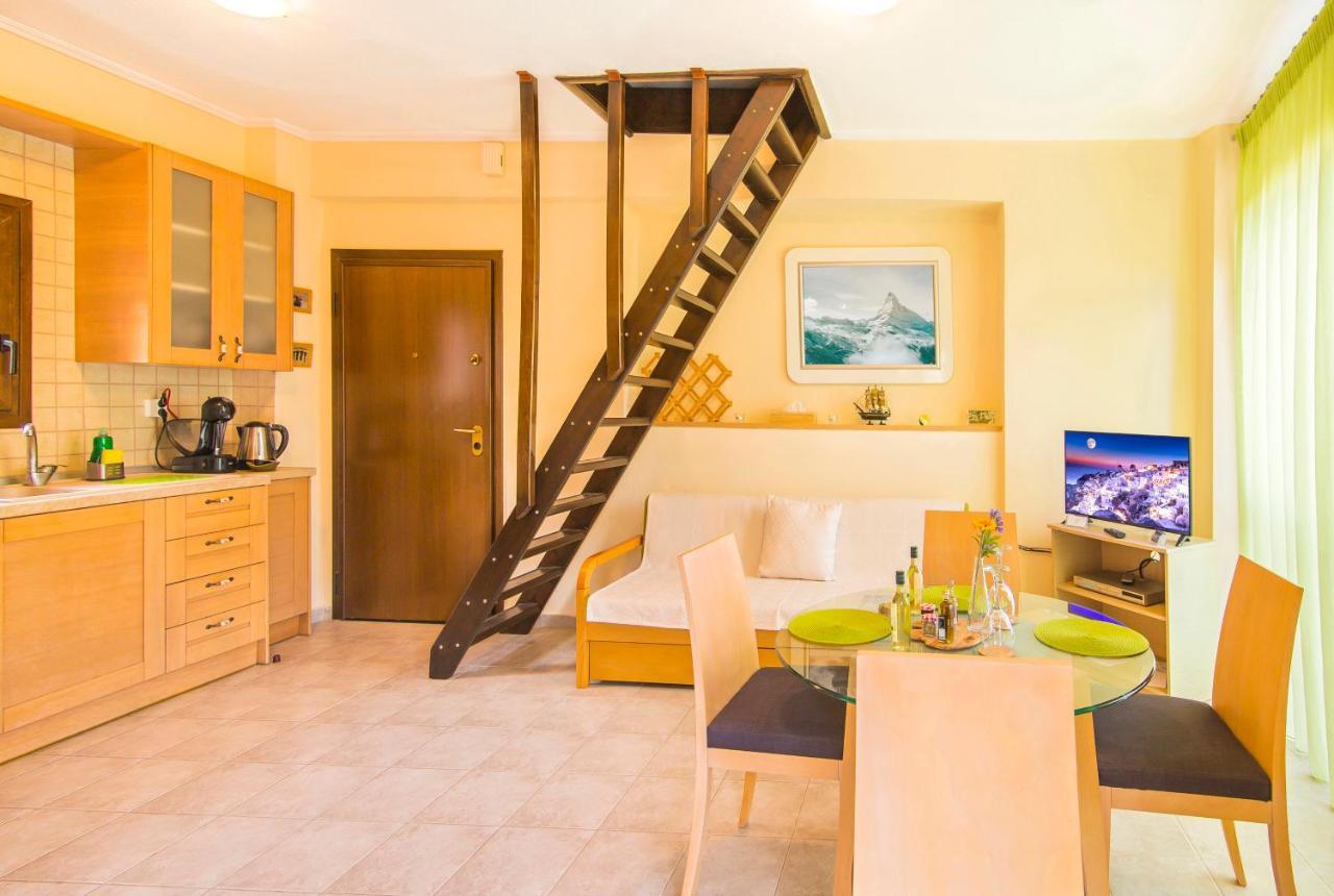 Marina'S Elegance Aparthotel Kriopigi Bagian luar foto