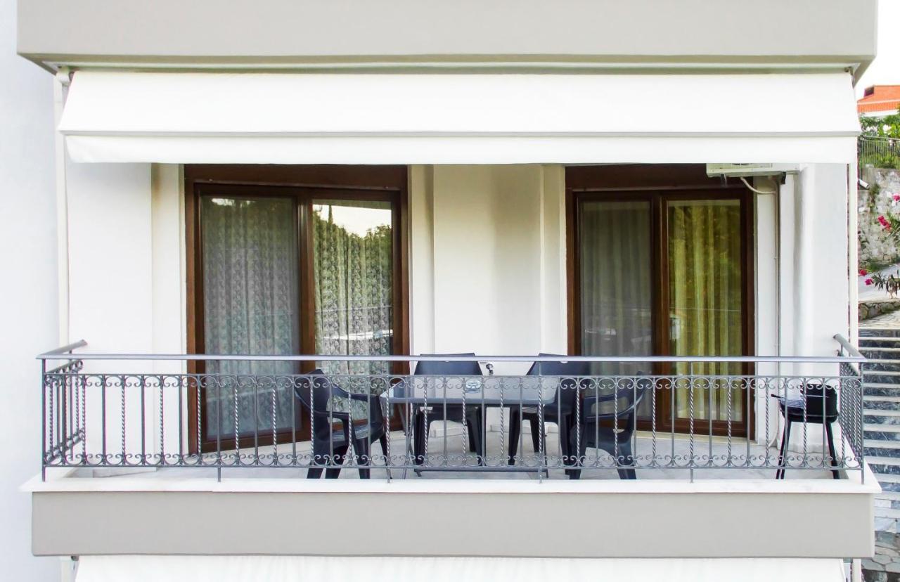 Marina'S Elegance Aparthotel Kriopigi Bagian luar foto