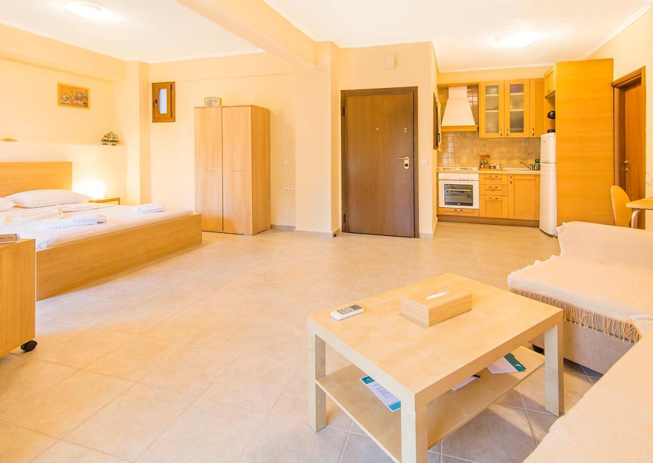 Marina'S Elegance Aparthotel Kriopigi Bagian luar foto