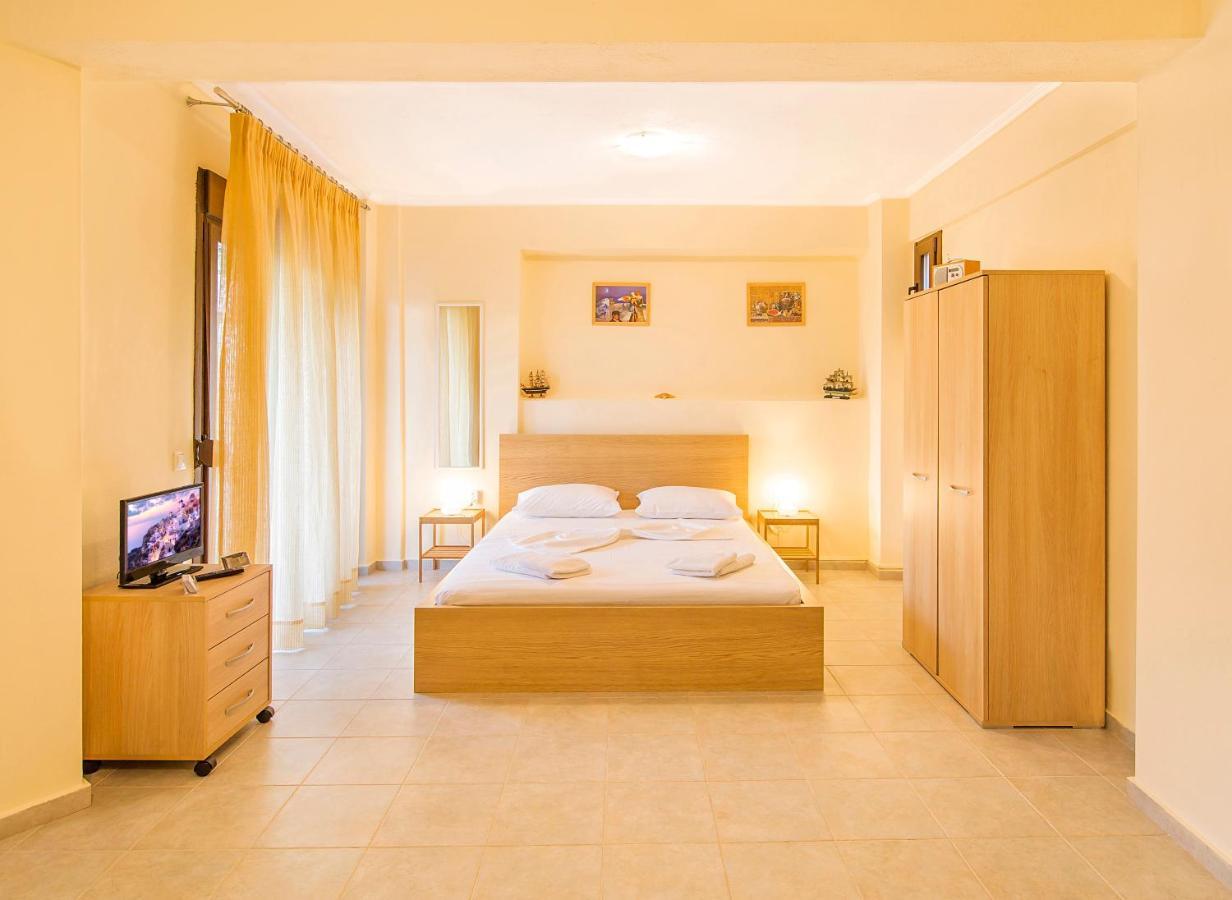 Marina'S Elegance Aparthotel Kriopigi Bagian luar foto