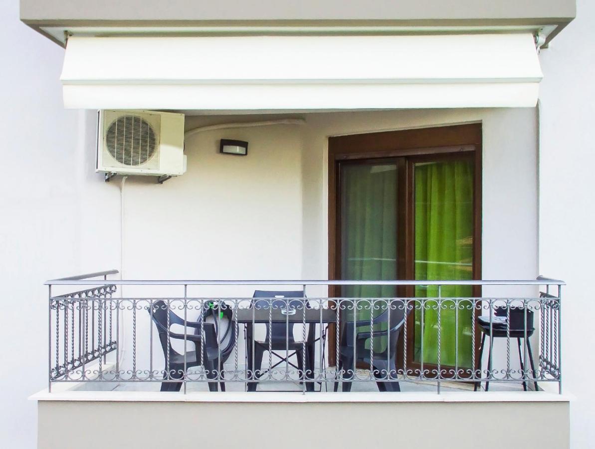 Marina'S Elegance Aparthotel Kriopigi Bagian luar foto