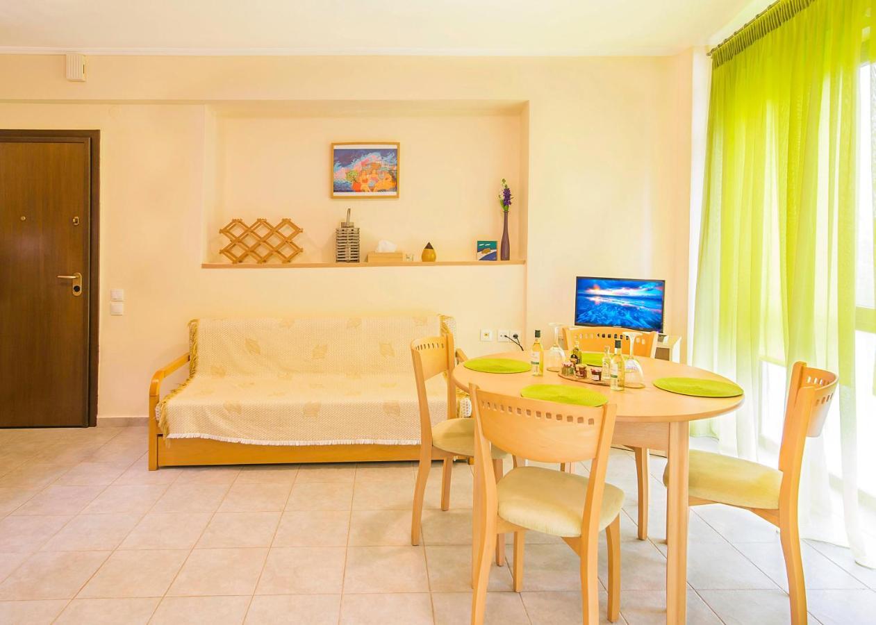 Marina'S Elegance Aparthotel Kriopigi Bagian luar foto