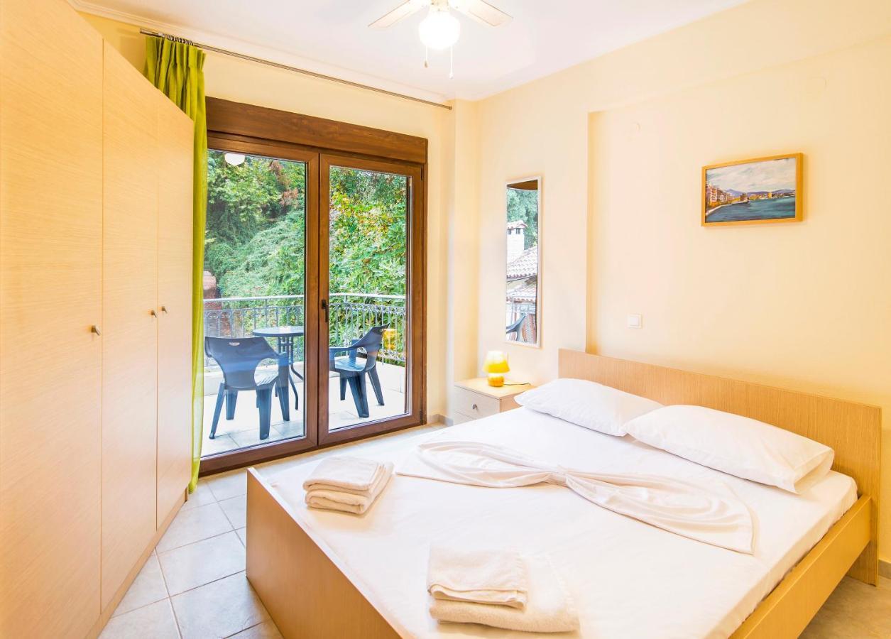 Marina'S Elegance Aparthotel Kriopigi Bagian luar foto