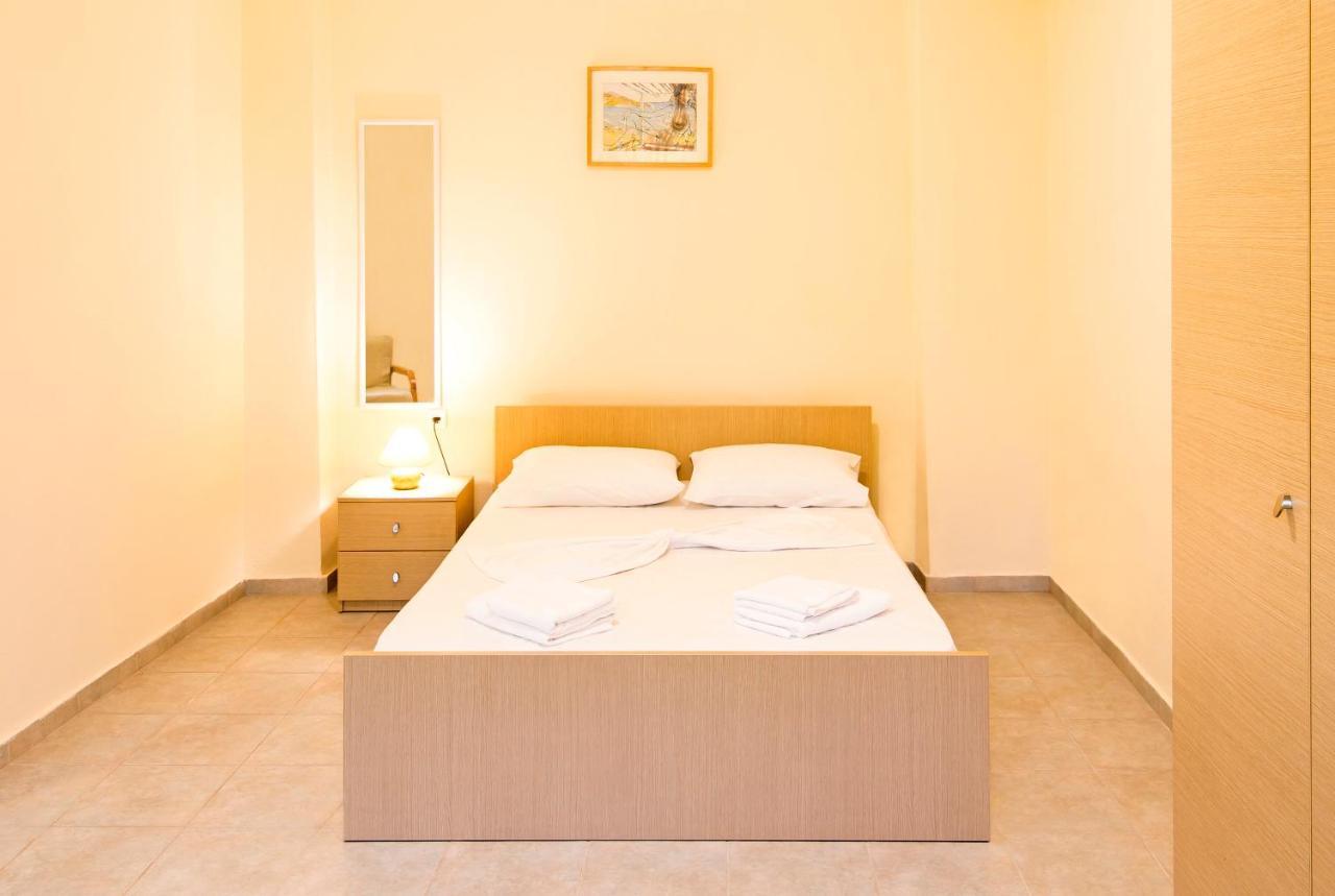 Marina'S Elegance Aparthotel Kriopigi Bagian luar foto